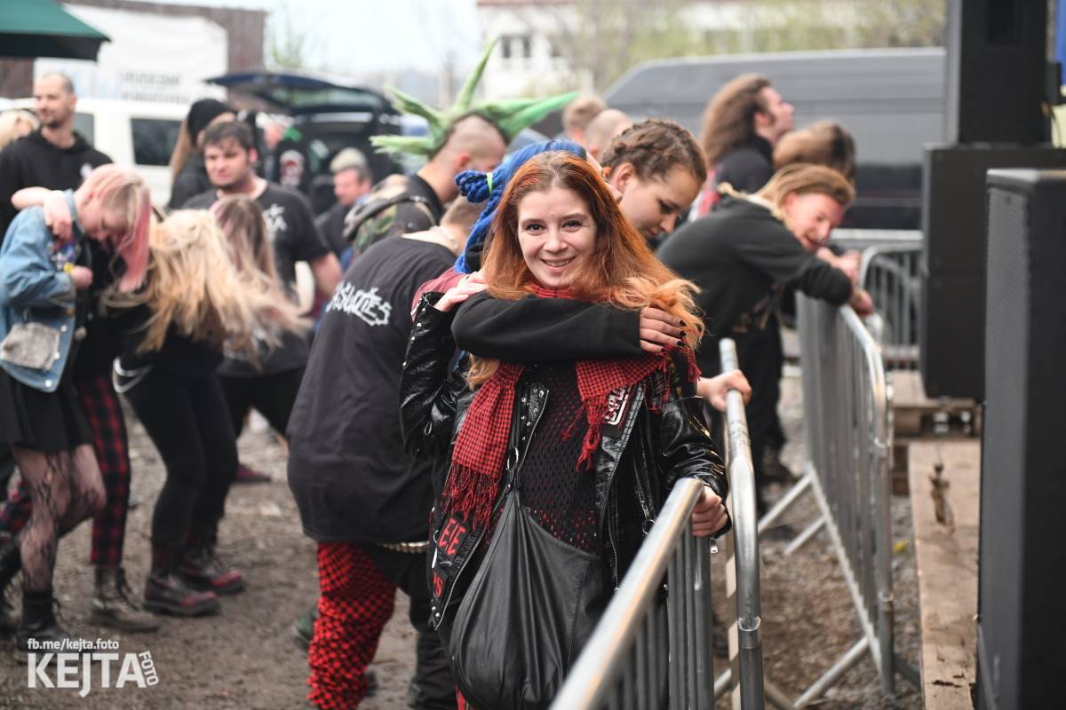 Přehlídka čír začala: V Modré Vopici zahráli Pořád stejně, Bez šance, Reckless a další