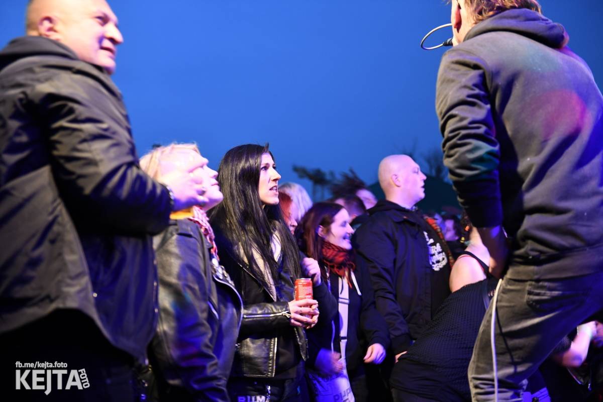 Přehlídka čír začala: V Modré Vopici zahráli Pořád stejně, Bez šance, Reckless a další