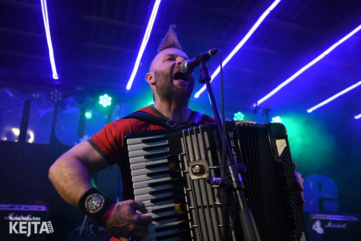 Přehlídka čír začala: V Modré Vopici zahráli Pořád stejně, Bez šance, Reckless a další