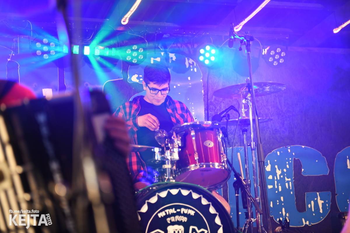 Přehlídka čír začala: V Modré Vopici zahráli Pořád stejně, Bez šance, Reckless a další