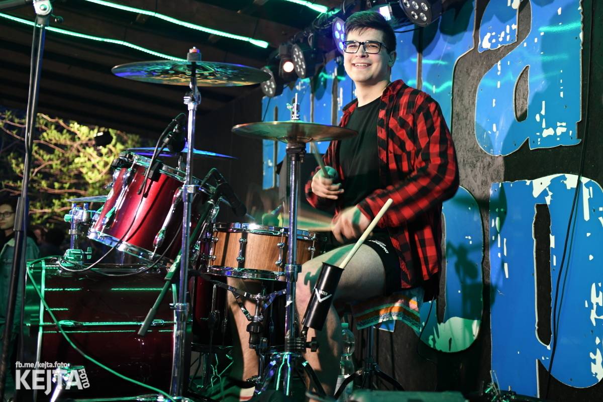 Přehlídka čír začala: V Modré Vopici zahráli Pořád stejně, Bez šance, Reckless a další