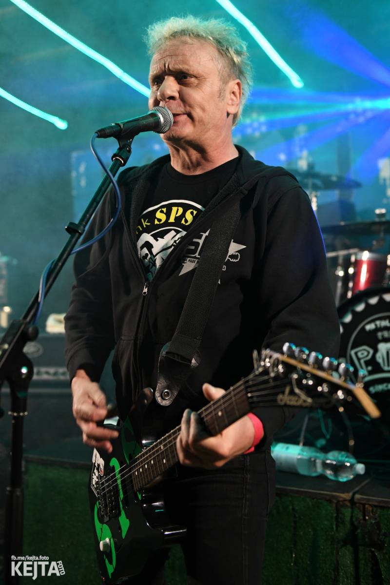 Přehlídka čír začala: V Modré Vopici zahráli Pořád stejně, Bez šance, Reckless a další