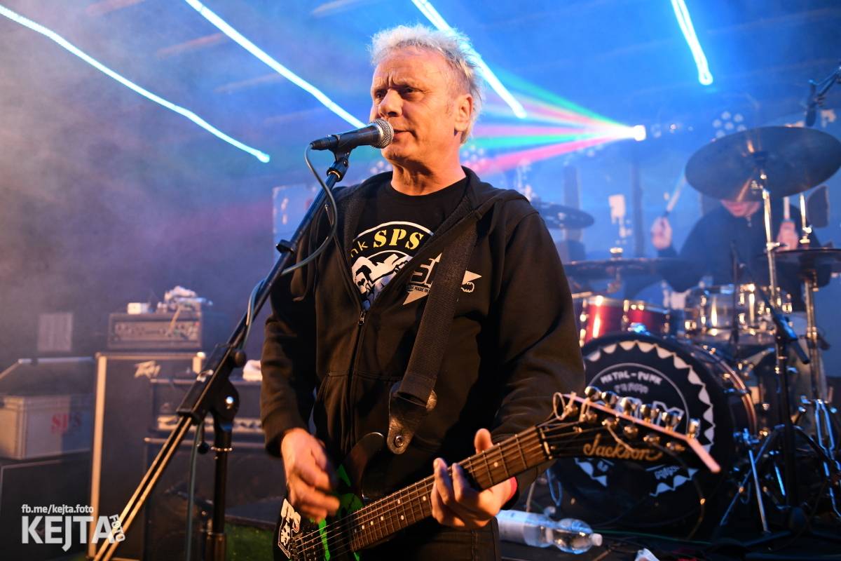 Přehlídka čír začala: V Modré Vopici zahráli Pořád stejně, Bez šance, Reckless a další