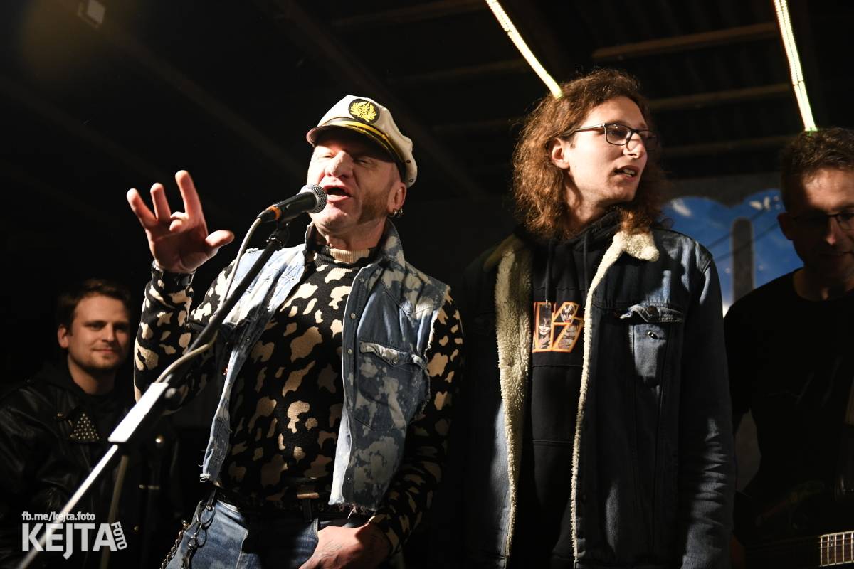 Přehlídka čír začala: V Modré Vopici zahráli Pořád stejně, Bez šance, Reckless a další