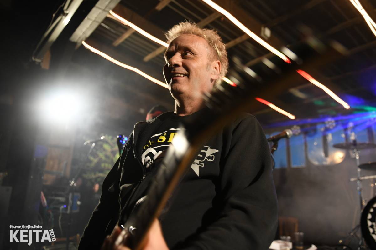 Přehlídka čír začala: V Modré Vopici zahráli Pořád stejně, Bez šance, Reckless a další