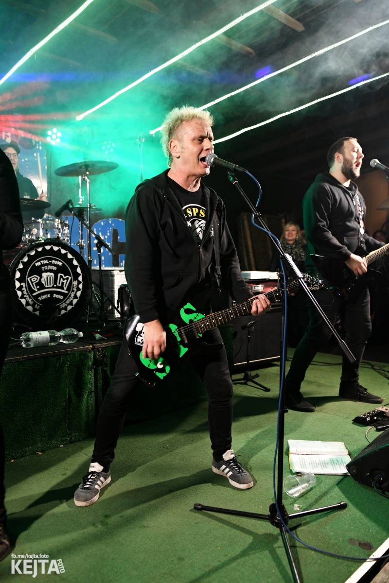 Přehlídka čír začala: V Modré Vopici zahráli Pořád stejně, Bez šance, Reckless a další