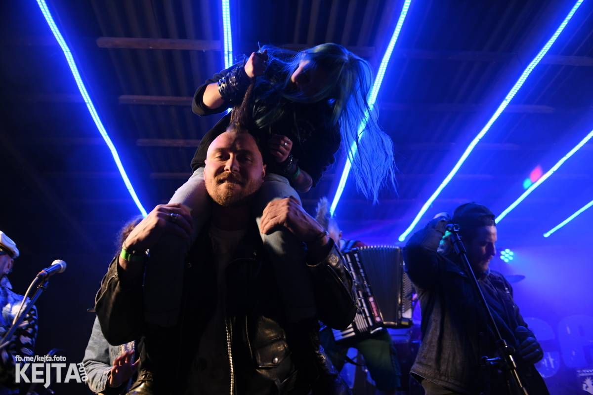 Přehlídka čír začala: V Modré Vopici zahráli Pořád stejně, Bez šance, Reckless a další