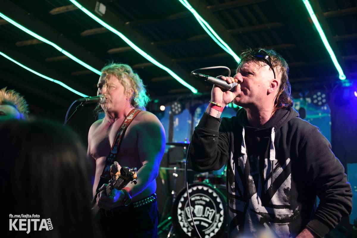 Přehlídka čír začala: V Modré Vopici zahráli Pořád stejně, Bez šance, Reckless a další