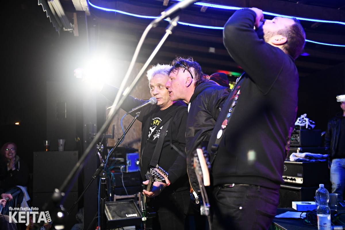 Přehlídka čír začala: V Modré Vopici zahráli Pořád stejně, Bez šance, Reckless a další