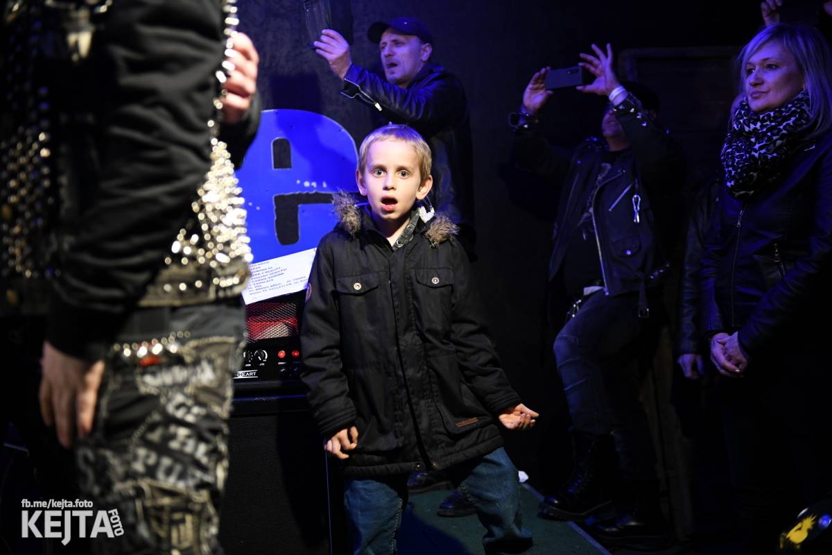 Přehlídka čír začala: V Modré Vopici zahráli Pořád stejně, Bez šance, Reckless a další