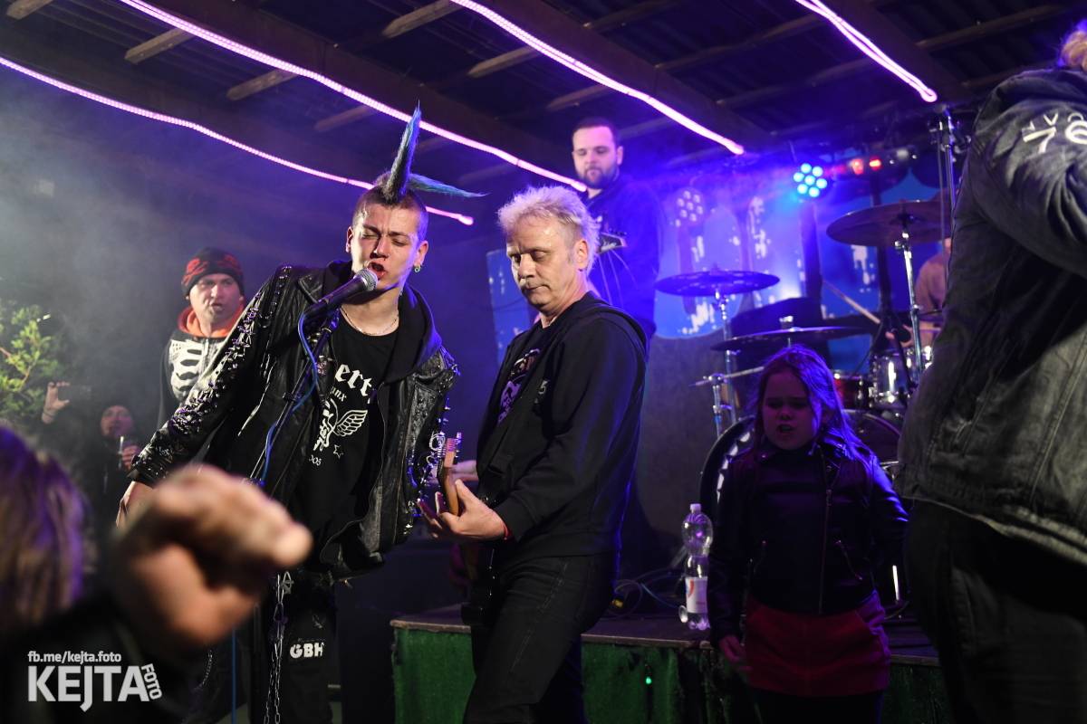 Přehlídka čír začala: V Modré Vopici zahráli Pořád stejně, Bez šance, Reckless a další