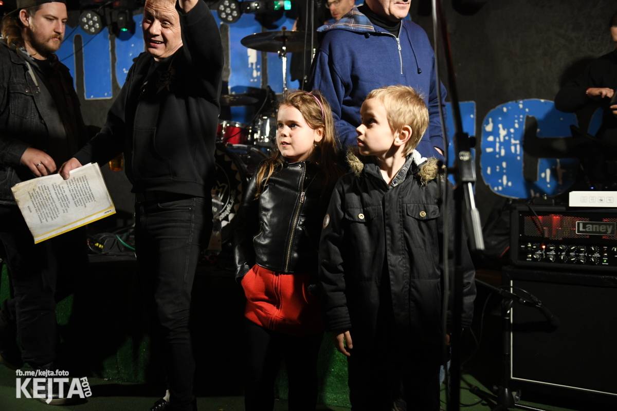 Přehlídka čír začala: V Modré Vopici zahráli Pořád stejně, Bez šance, Reckless a další