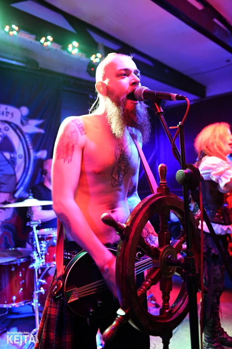 Přehlídka čír začala: V Modré Vopici zahráli Pořád stejně, Bez šance, Reckless a další