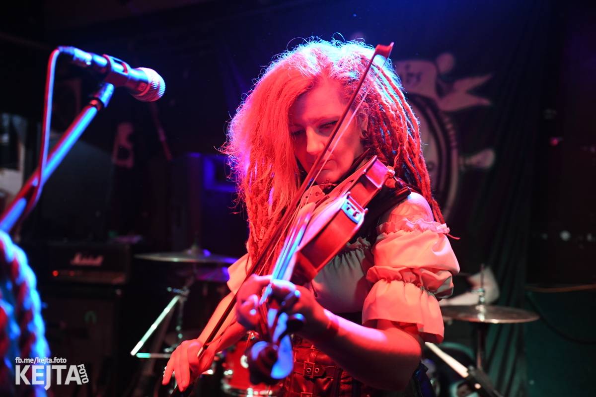 Přehlídka čír začala: V Modré Vopici zahráli Pořád stejně, Bez šance, Reckless a další