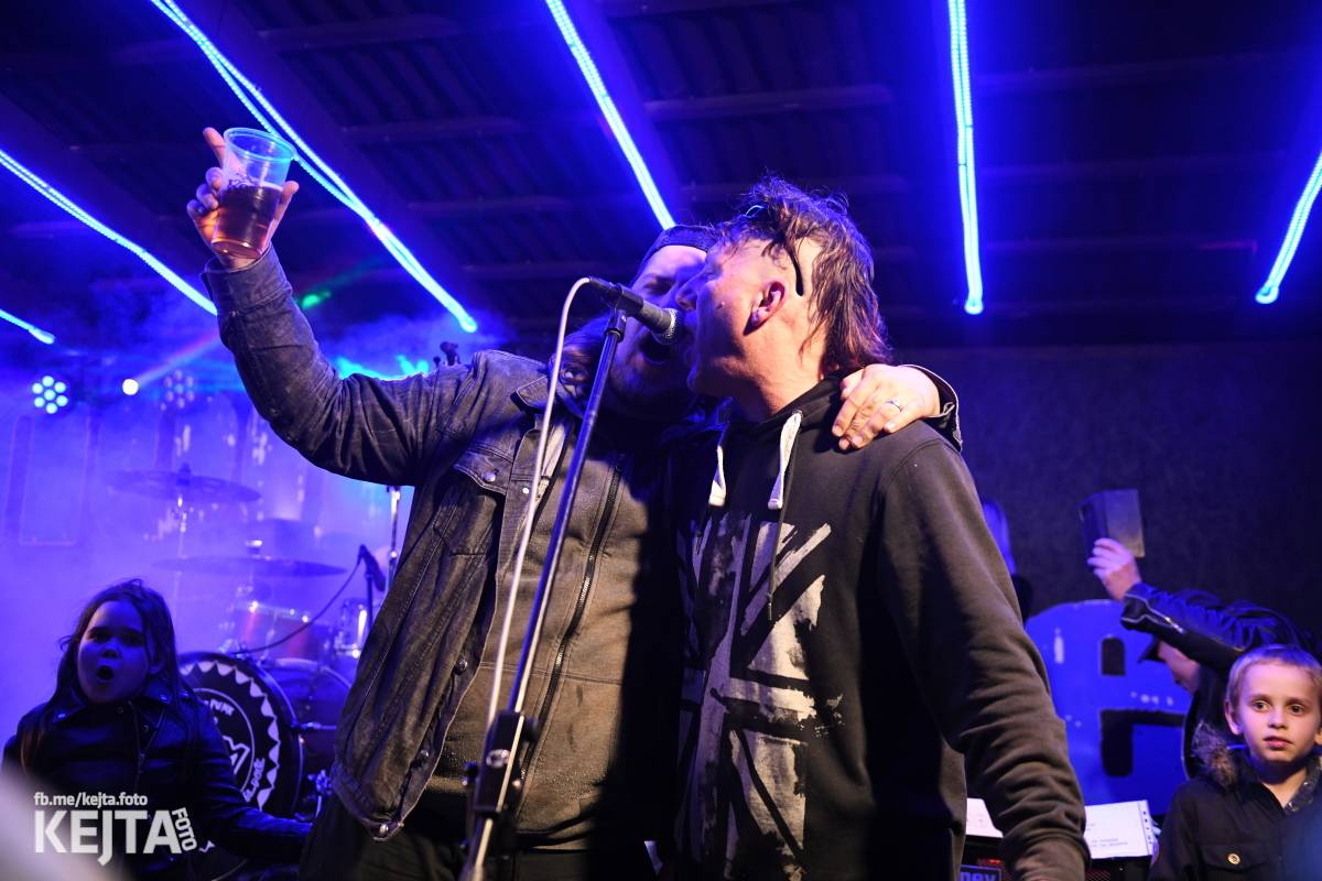 Přehlídka čír začala: V Modré Vopici zahráli Pořád stejně, Bez šance, Reckless a další