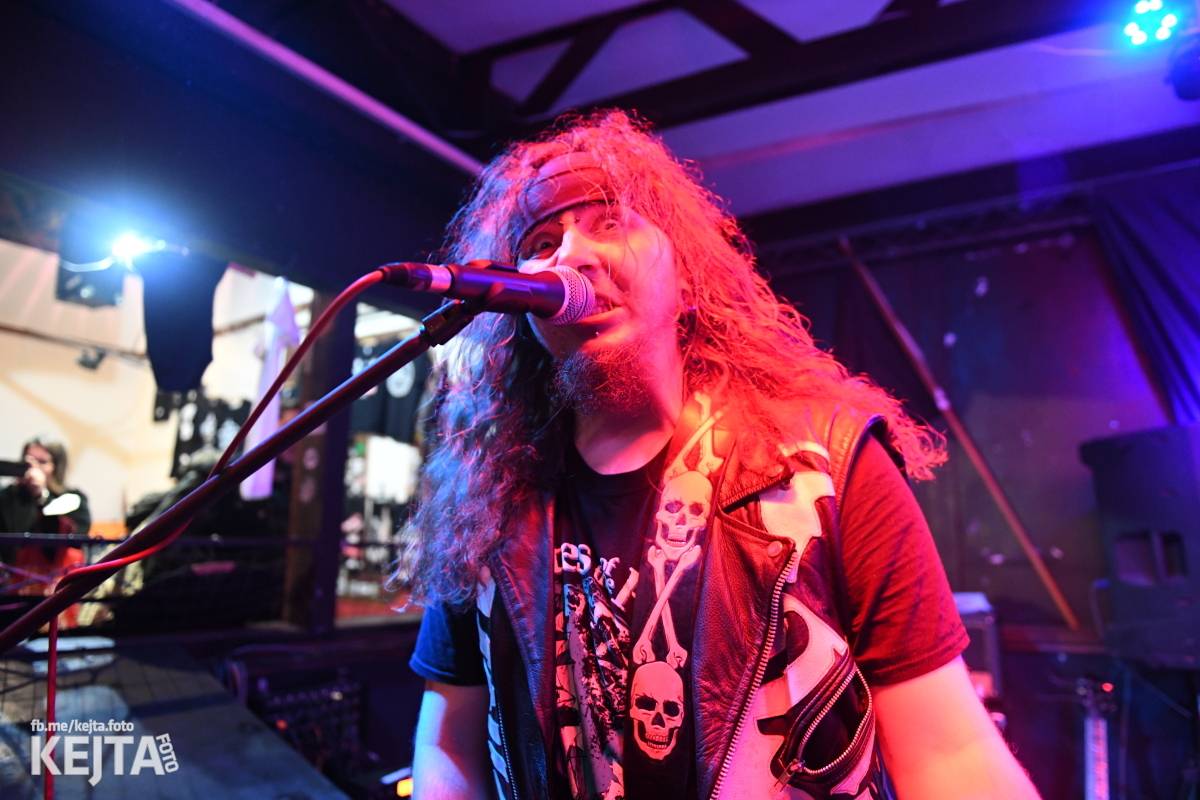 Přehlídka čír začala: V Modré Vopici zahráli Pořád stejně, Bez šance, Reckless a další