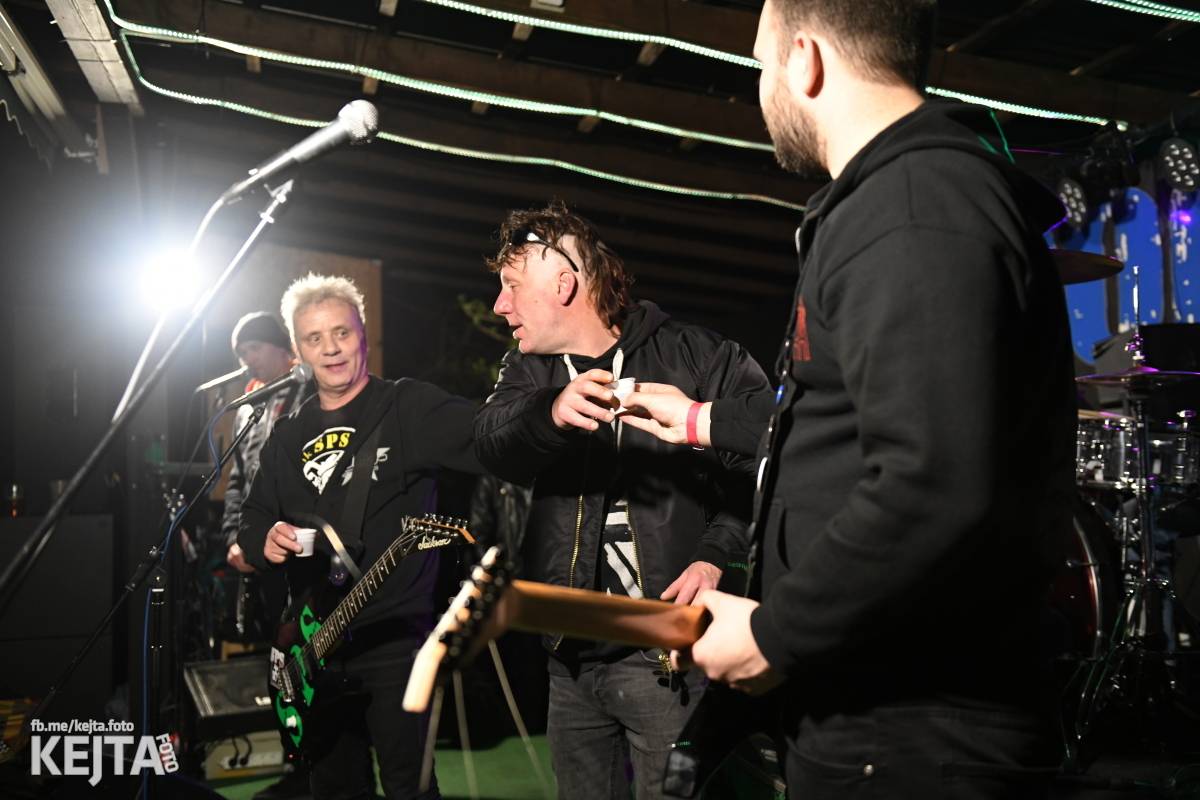 Přehlídka čír začala: V Modré Vopici zahráli Pořád stejně, Bez šance, Reckless a další