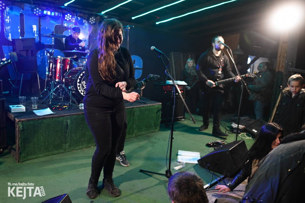 Přehlídka čír začala: V Modré Vopici zahráli Pořád stejně, Bez šance, Reckless a další