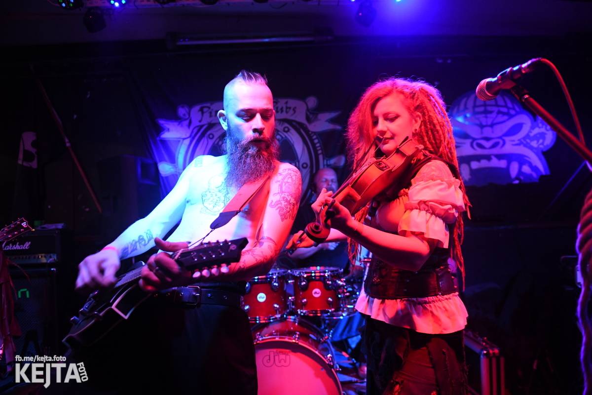 Přehlídka čír začala: V Modré Vopici zahráli Pořád stejně, Bez šance, Reckless a další