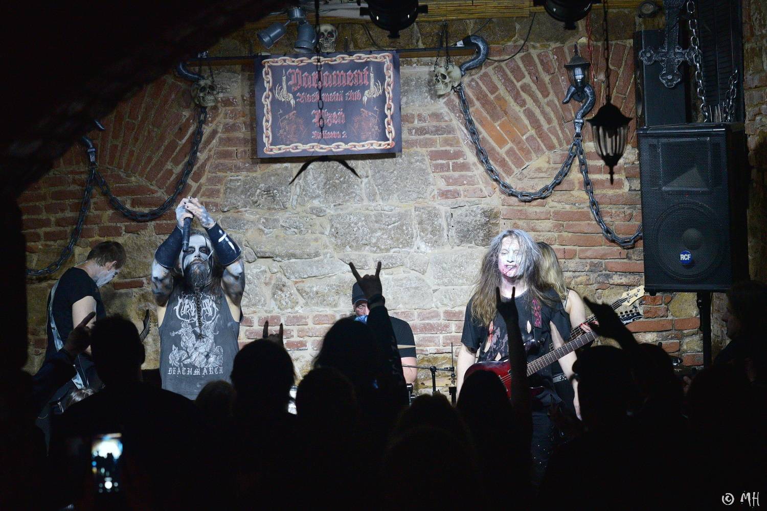 Do plzeňského Parlamentu se sjeli blackmetalisté, zahráli Nocturnal Obeisance, Sukkhu i Blutsturm