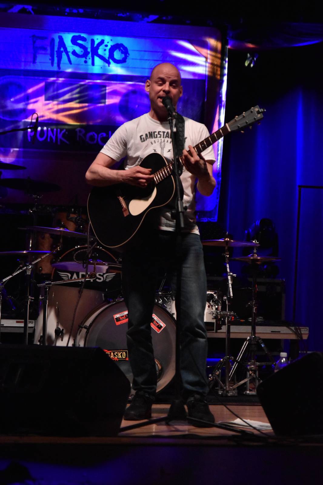 Adys doma v Klatovech představili Lopaty POPu. Album pokřtil Petr Lebeda, zahráli Fiasko a Vojtaano