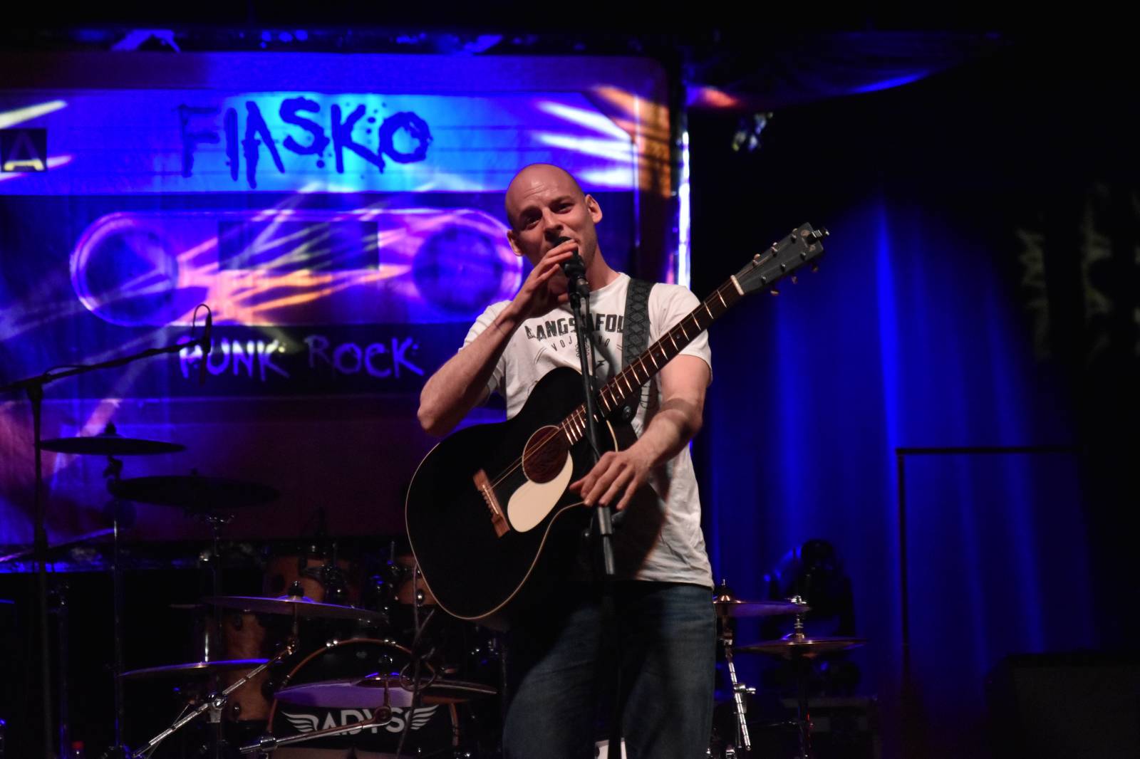 Adys doma v Klatovech představili Lopaty POPu. Album pokřtil Petr Lebeda, zahráli Fiasko a Vojtaano