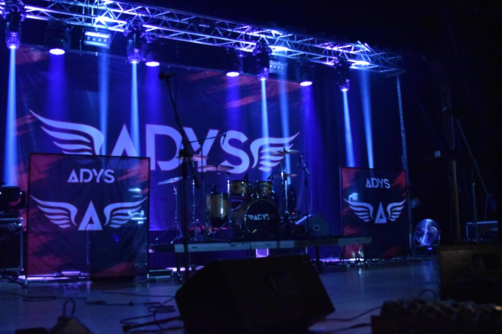 Adys doma v Klatovech představili Lopaty POPu. Album pokřtil Petr Lebeda, zahráli Fiasko a Vojtaano