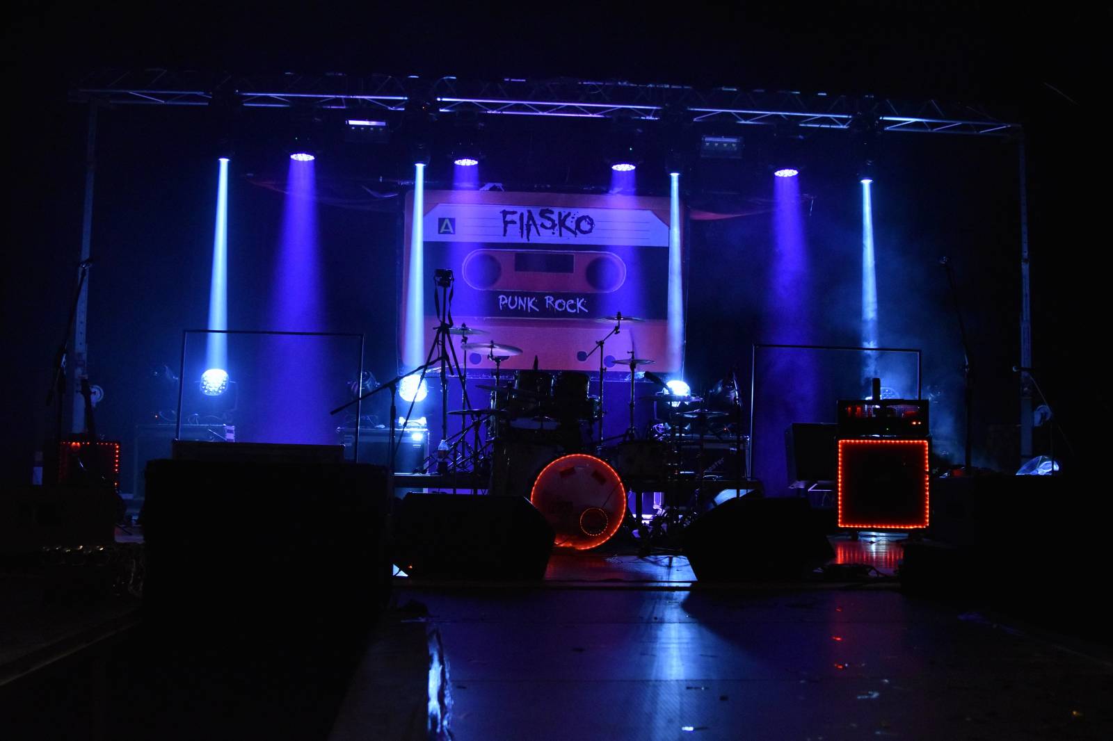 Adys doma v Klatovech představili Lopaty POPu. Album pokřtil Petr Lebeda, zahráli Fiasko a Vojtaano