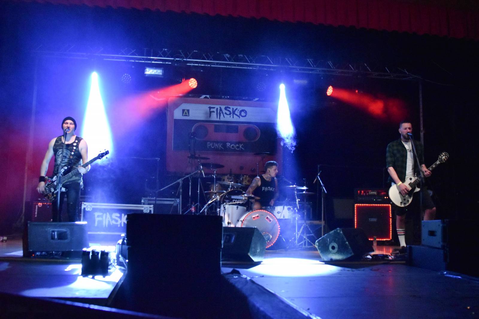 Adys doma v Klatovech představili Lopaty POPu. Album pokřtil Petr Lebeda, zahráli Fiasko a Vojtaano