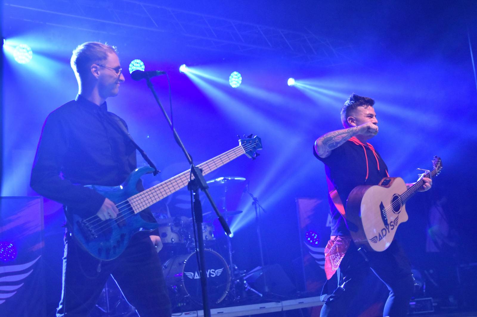 Adys doma v Klatovech představili Lopaty POPu. Album pokřtil Petr Lebeda, zahráli Fiasko a Vojtaano