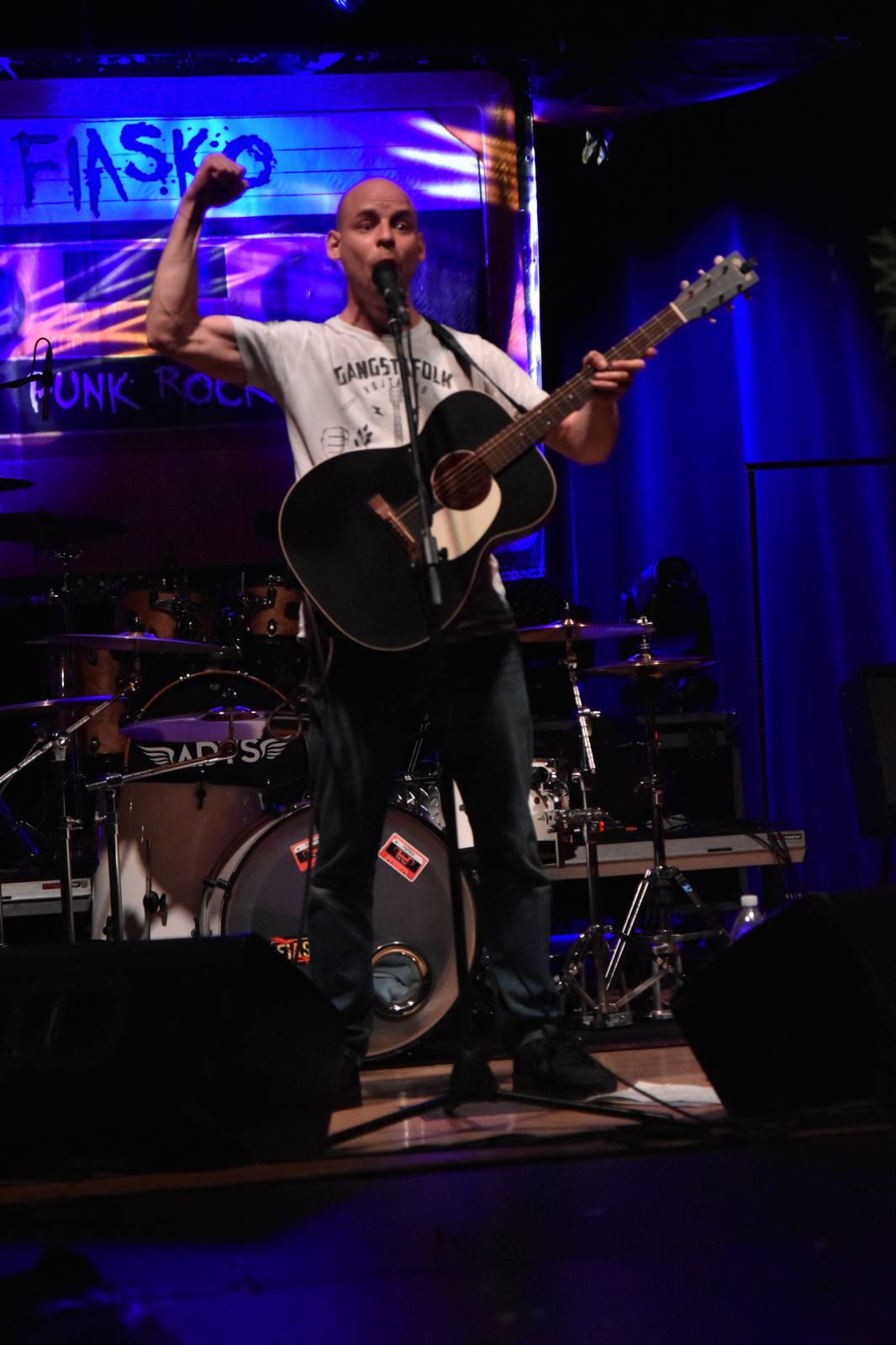 Adys doma v Klatovech představili Lopaty POPu. Album pokřtil Petr Lebeda, zahráli Fiasko a Vojtaano