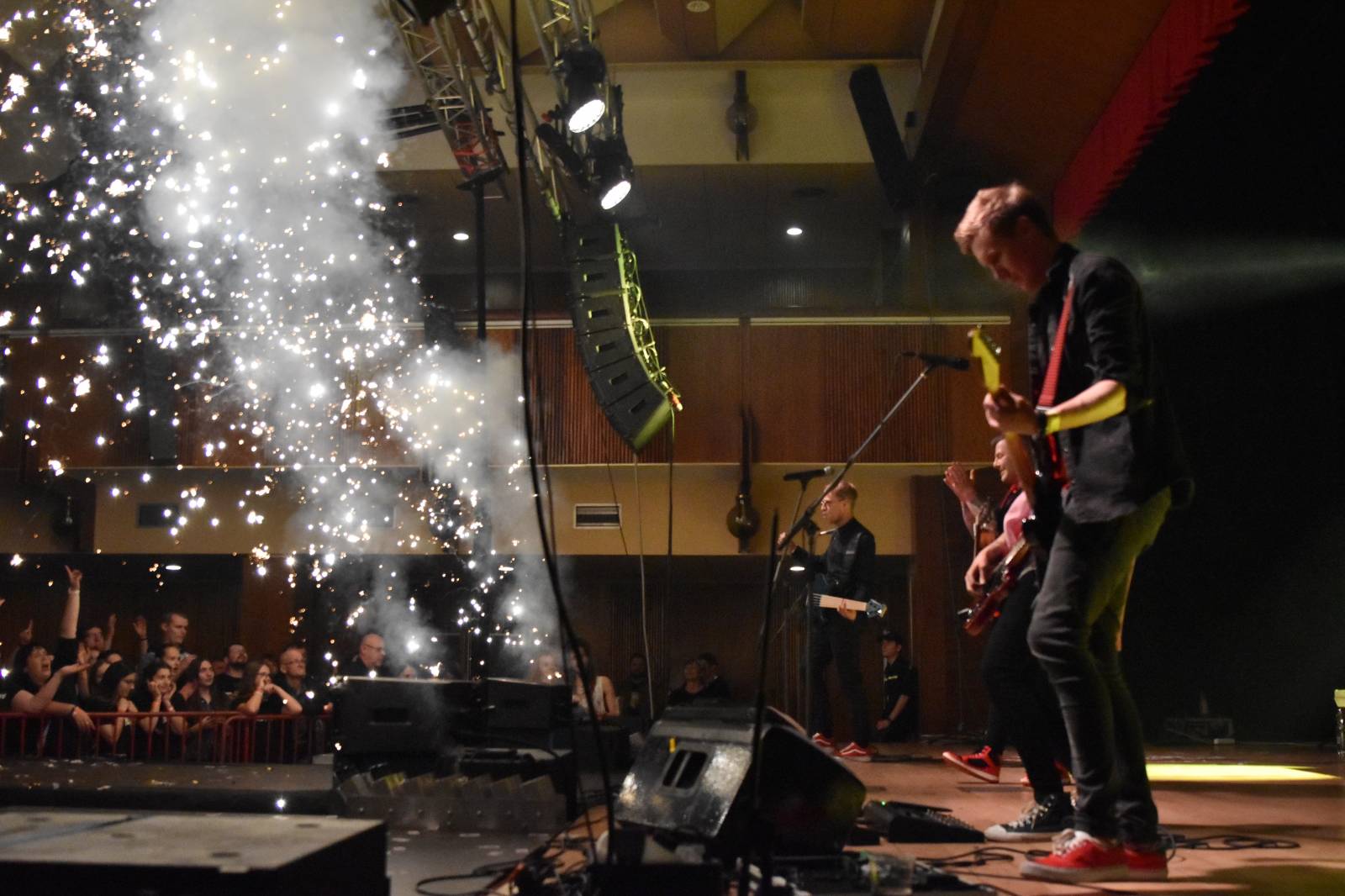 Adys doma v Klatovech představili Lopaty POPu. Album pokřtil Petr Lebeda, zahráli Fiasko a Vojtaano