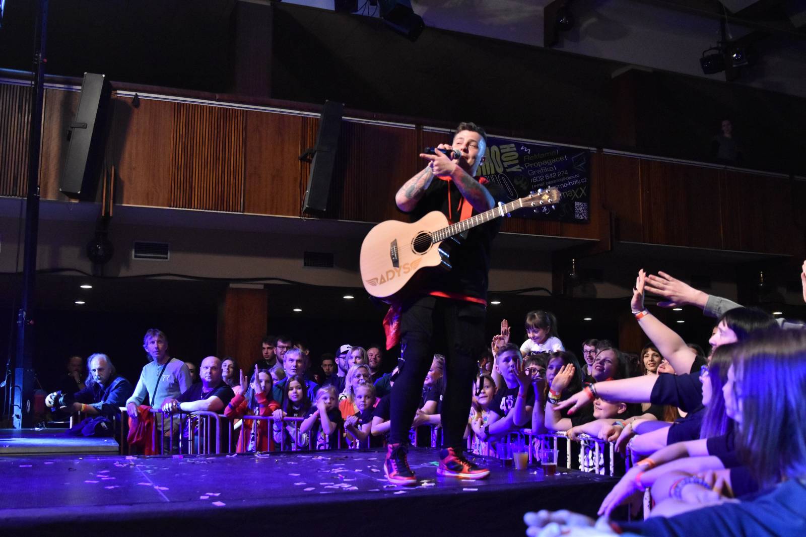 Adys doma v Klatovech představili Lopaty POPu. Album pokřtil Petr Lebeda, zahráli Fiasko a Vojtaano