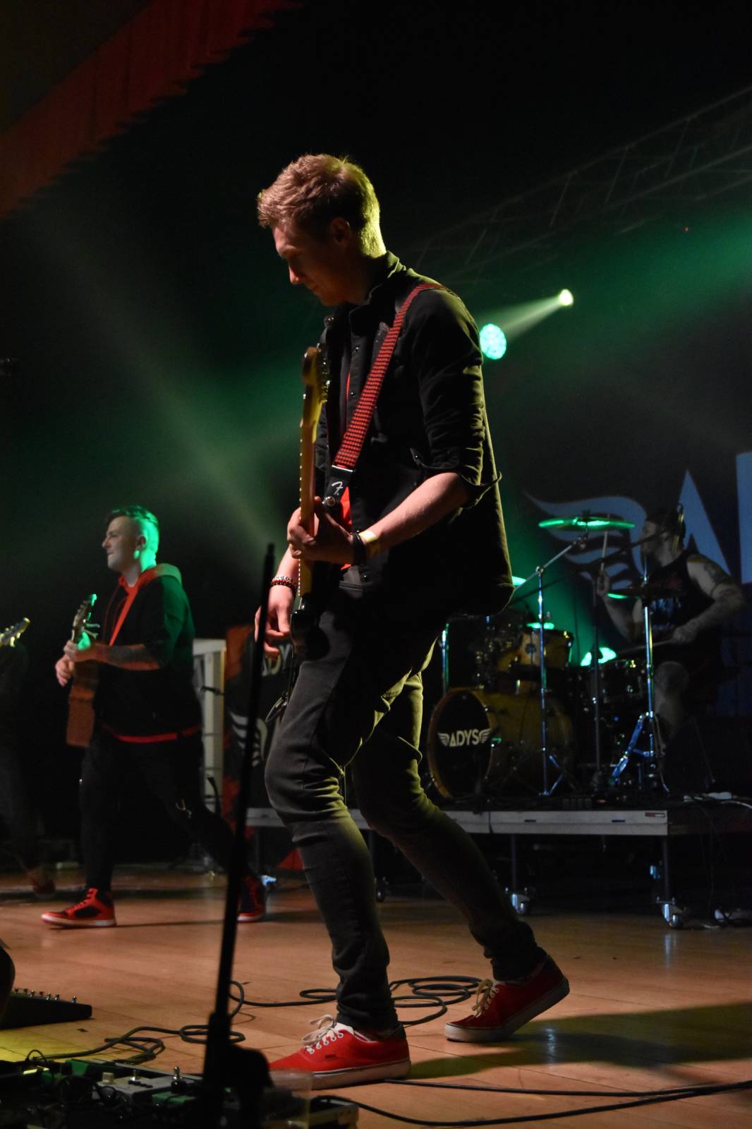 Adys doma v Klatovech představili Lopaty POPu. Album pokřtil Petr Lebeda, zahráli Fiasko a Vojtaano