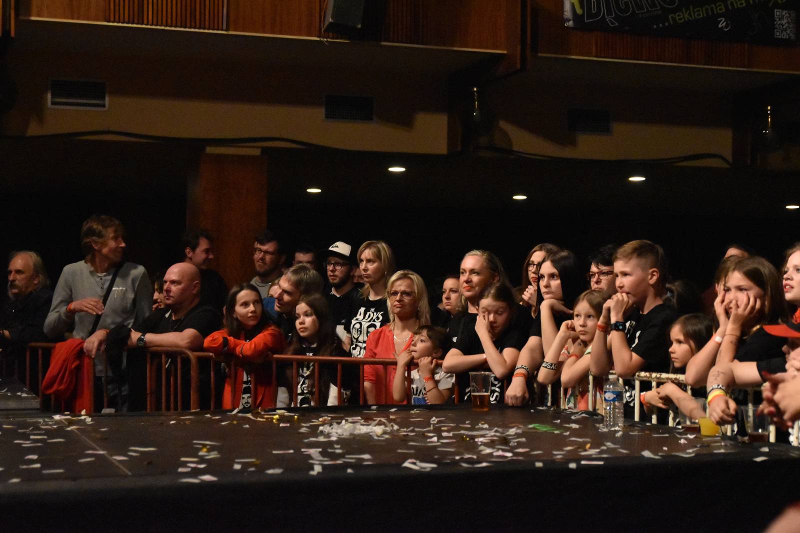 Adys doma v Klatovech představili Lopaty POPu. Album pokřtil Petr Lebeda, zahráli Fiasko a Vojtaano