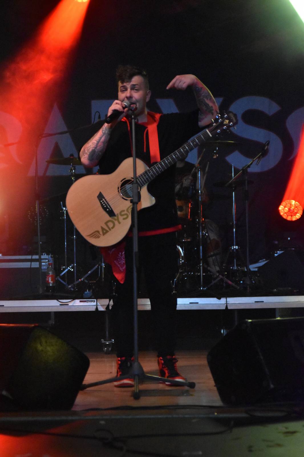 Adys doma v Klatovech představili Lopaty POPu. Album pokřtil Petr Lebeda, zahráli Fiasko a Vojtaano