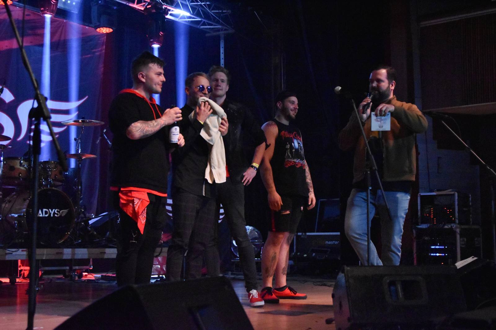 Adys doma v Klatovech představili Lopaty POPu. Album pokřtil Petr Lebeda, zahráli Fiasko a Vojtaano