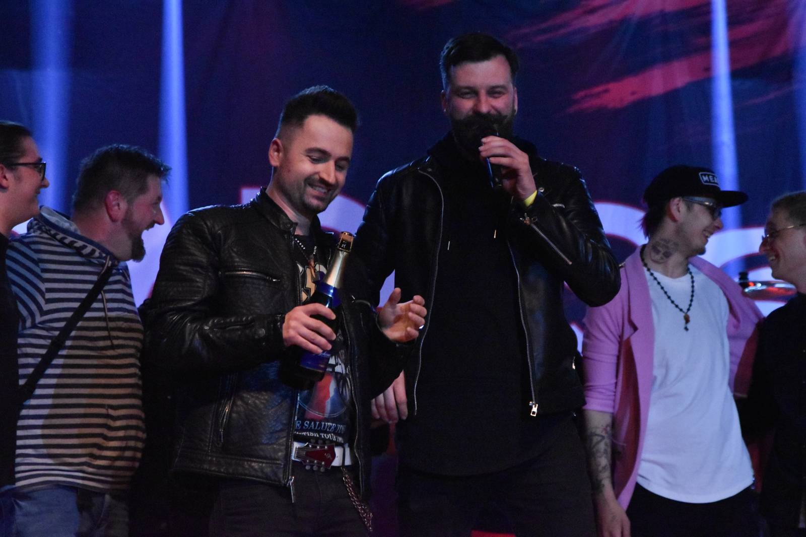 Adys doma v Klatovech představili Lopaty POPu. Album pokřtil Petr Lebeda, zahráli Fiasko a Vojtaano