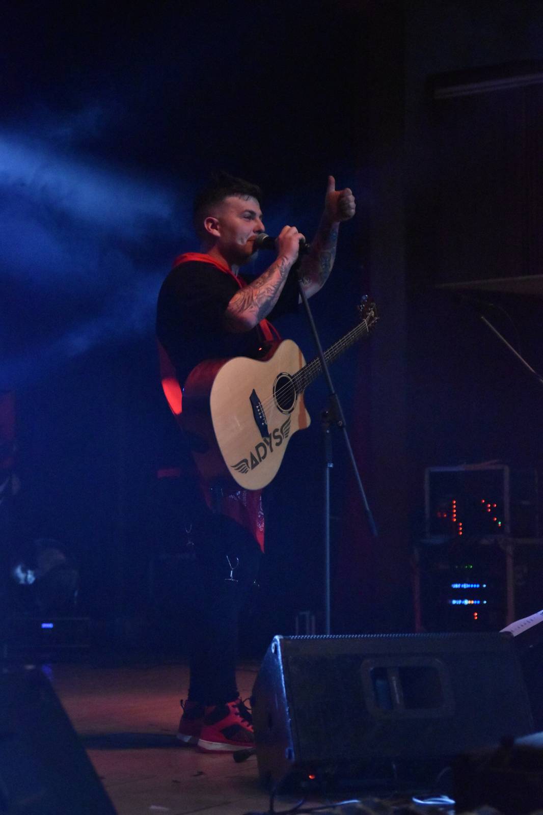 Adys doma v Klatovech představili Lopaty POPu. Album pokřtil Petr Lebeda, zahráli Fiasko a Vojtaano