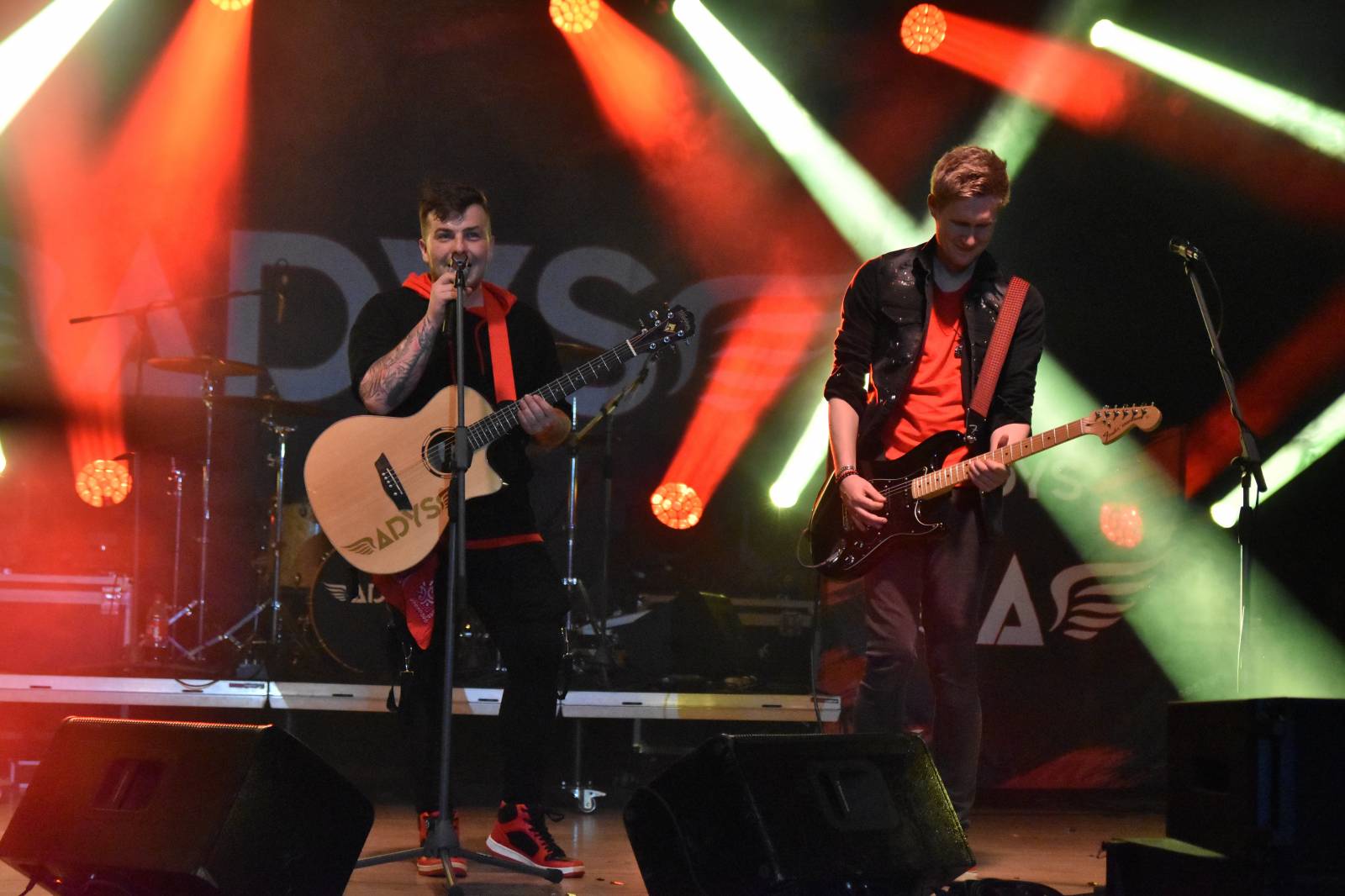 Adys doma v Klatovech představili Lopaty POPu. Album pokřtil Petr Lebeda, zahráli Fiasko a Vojtaano