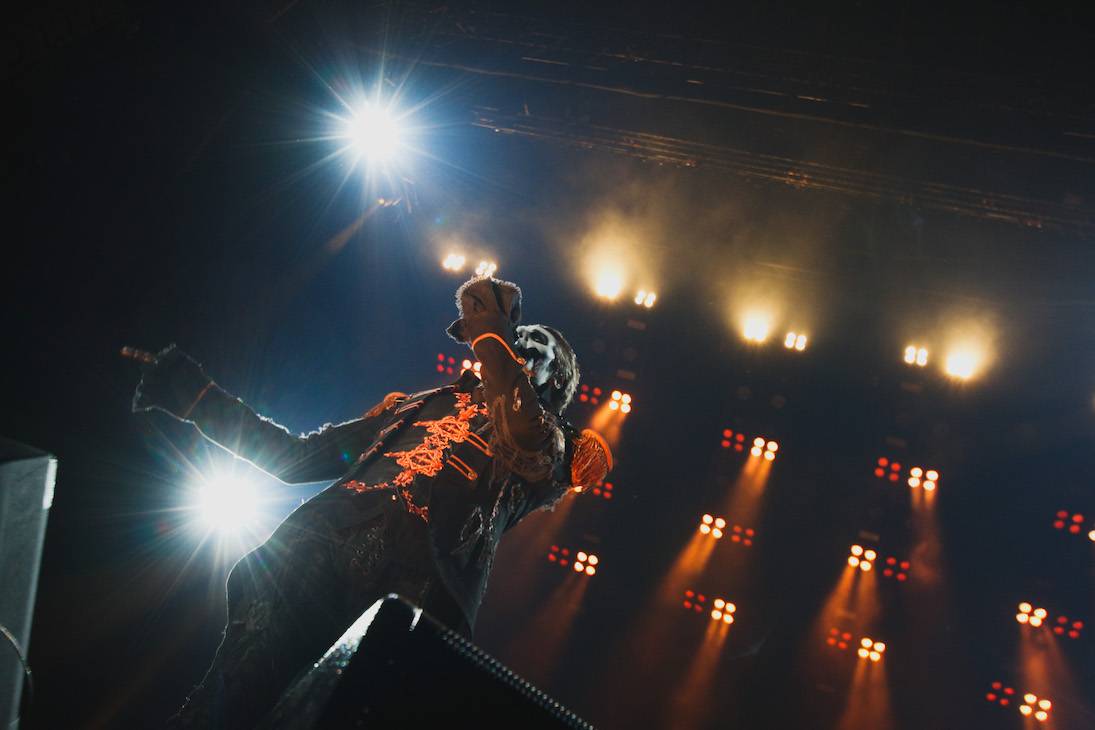 Ghost předvedli Praze spektakulární show, nechyběly nové masky, ani songy