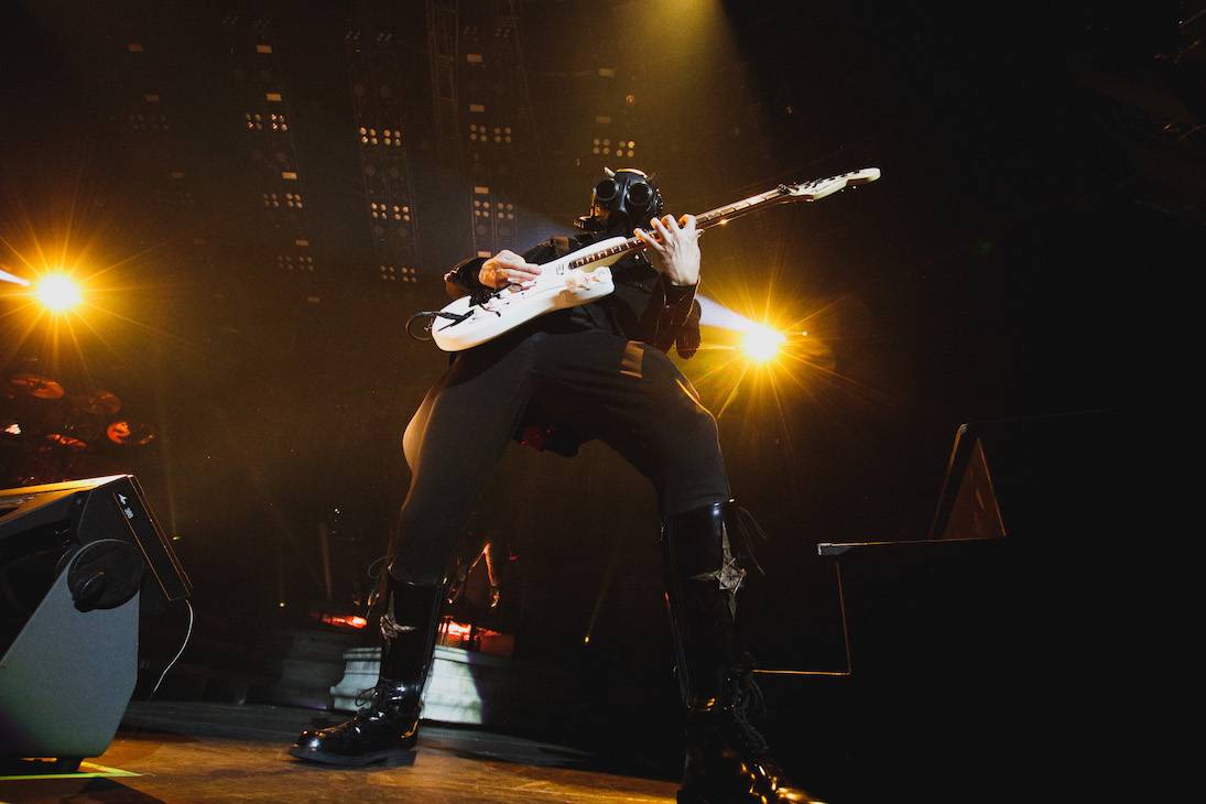 Ghost předvedli Praze spektakulární show, nechyběly nové masky, ani songy