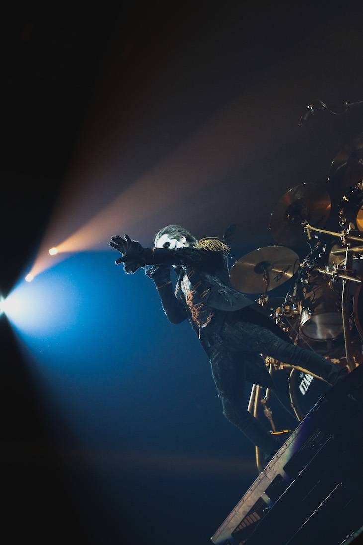 Ghost předvedli Praze spektakulární show, nechyběly nové masky, ani songy