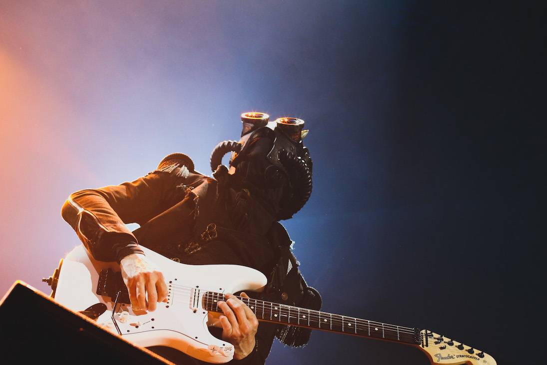 Ghost předvedli Praze spektakulární show, nechyběly nové masky, ani songy