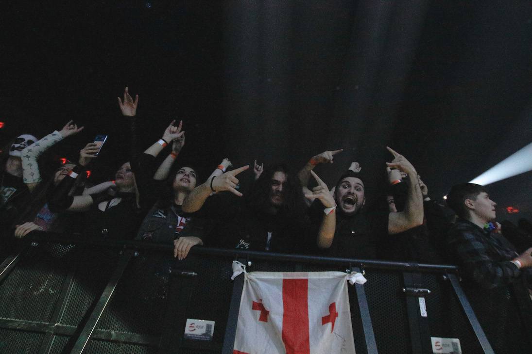 Ghost předvedli Praze spektakulární show, nechyběly nové masky, ani songy