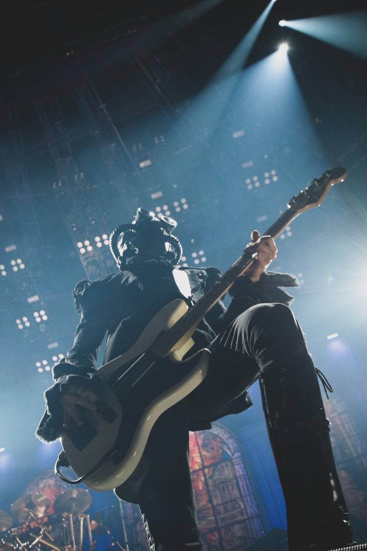 Ghost předvedli Praze spektakulární show, nechyběly nové masky, ani songy