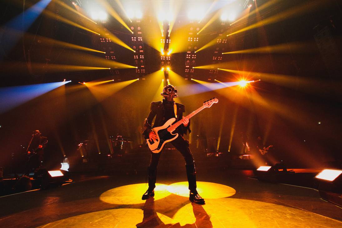 Ghost předvedli Praze spektakulární show, nechyběly nové masky, ani songy