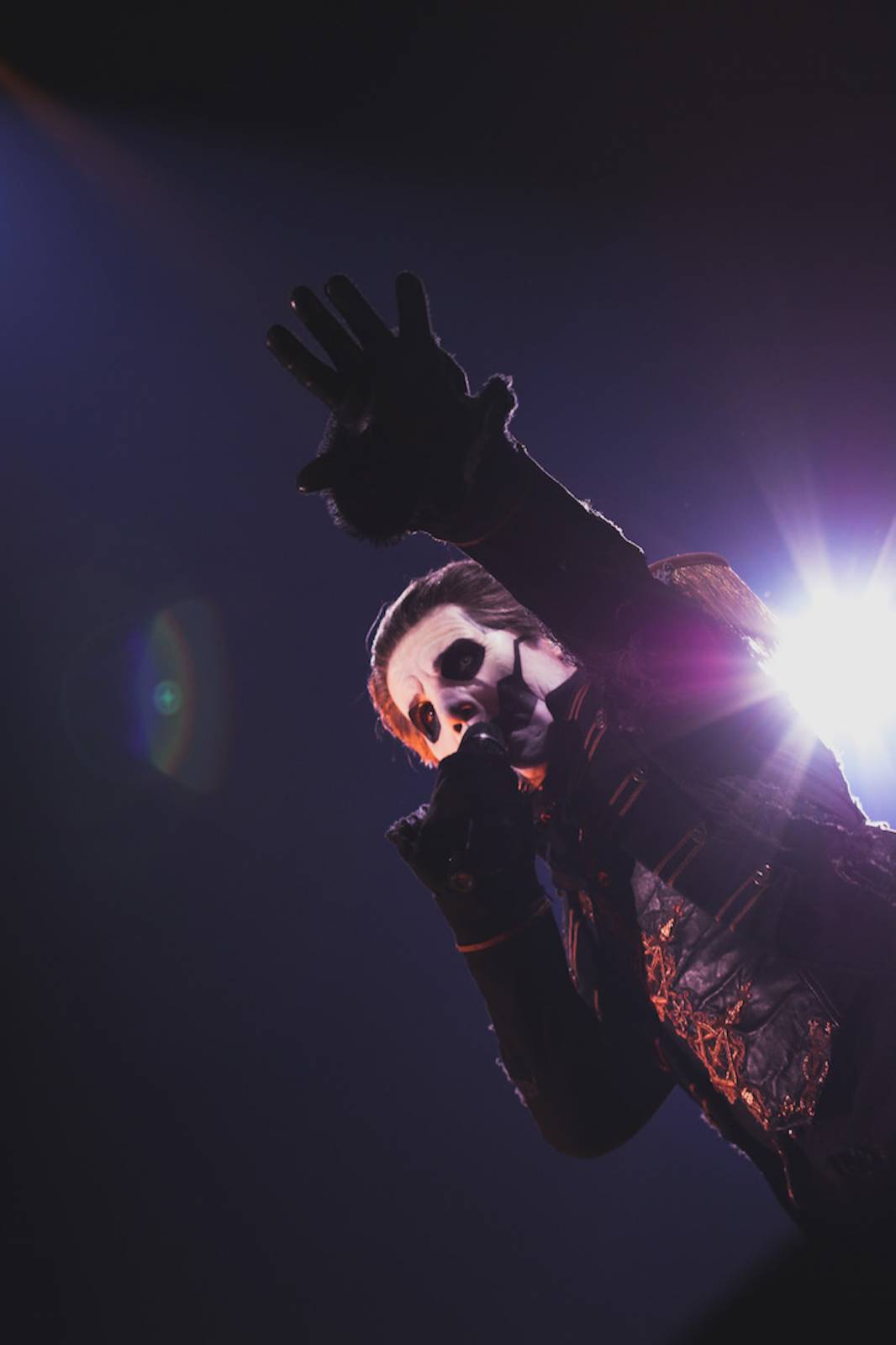 Ghost předvedli Praze spektakulární show, nechyběly nové masky, ani songy