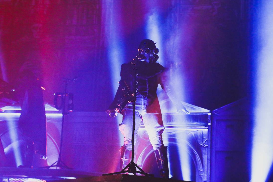 Ghost předvedli Praze spektakulární show, nechyběly nové masky, ani songy