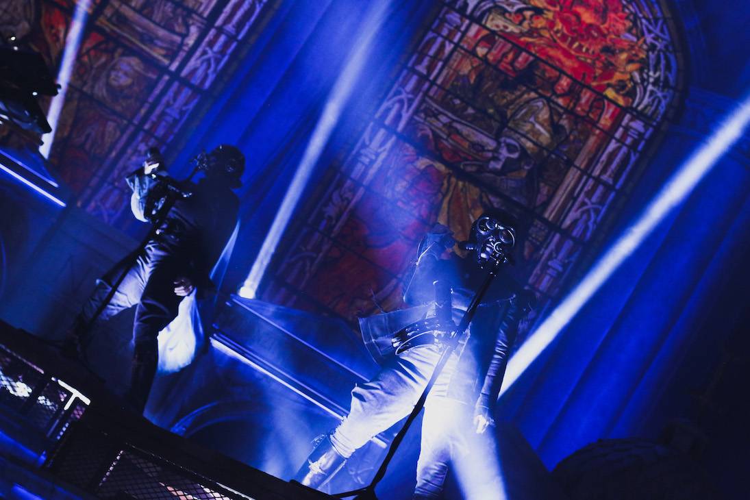 Ghost předvedli Praze spektakulární show, nechyběly nové masky, ani songy